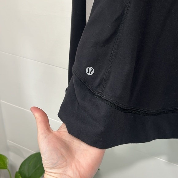 Lululemon Think Fast Pullover Shirt in Black Parallel Stripe Black White Size 4 - Picture 9 of 16